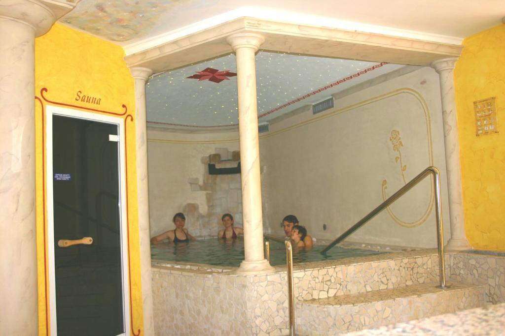 Hotel Castel Lodron Storo 外观 照片