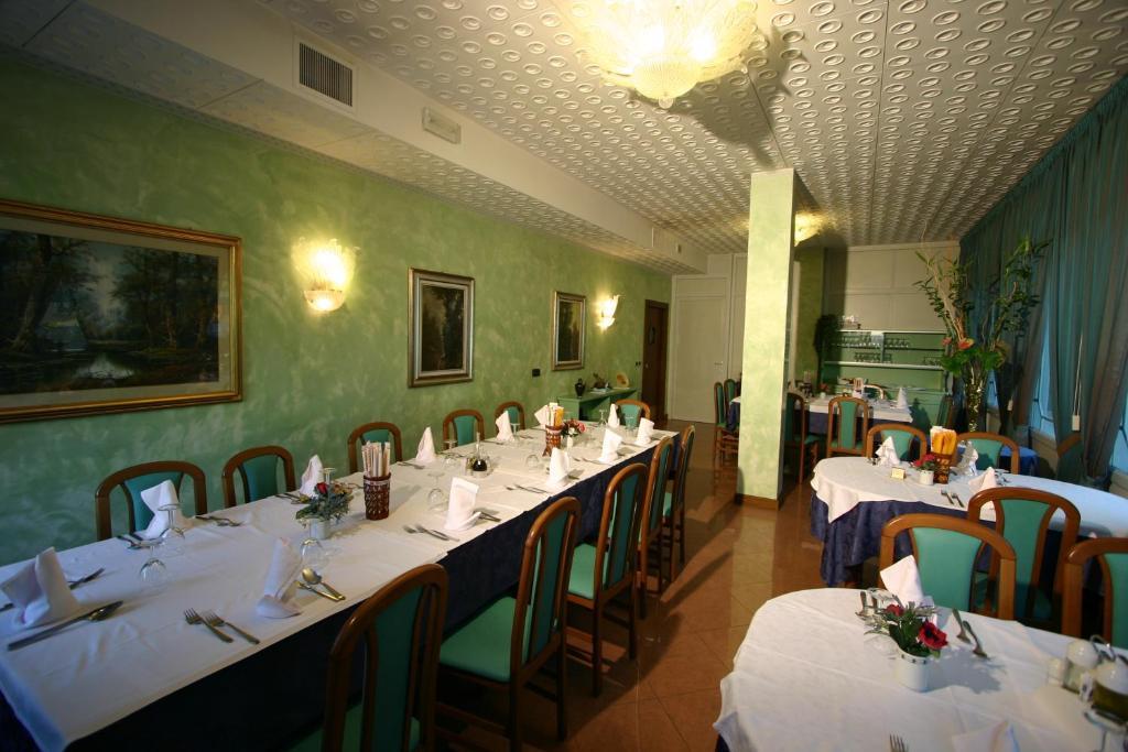 Hotel Castel Lodron Storo 外观 照片