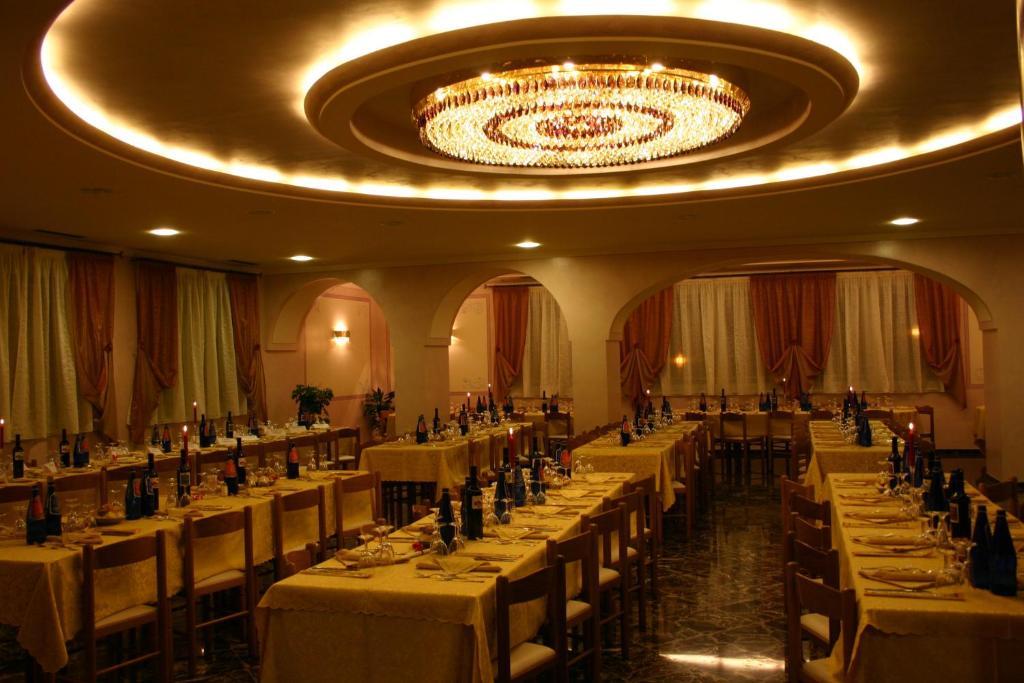Hotel Castel Lodron Storo 外观 照片