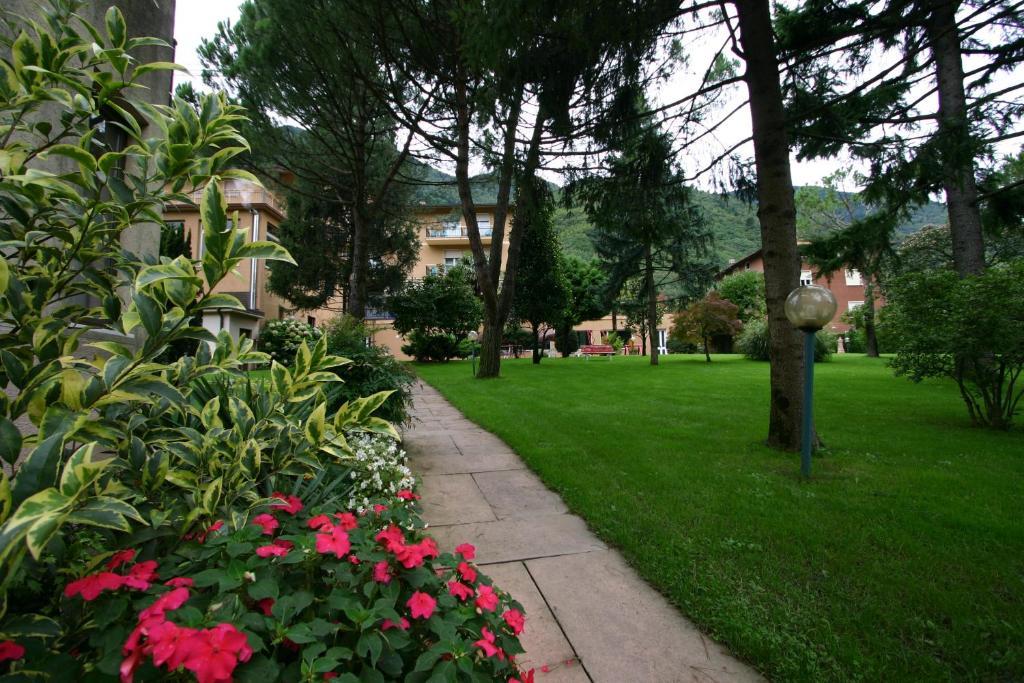 Hotel Castel Lodron Storo 外观 照片