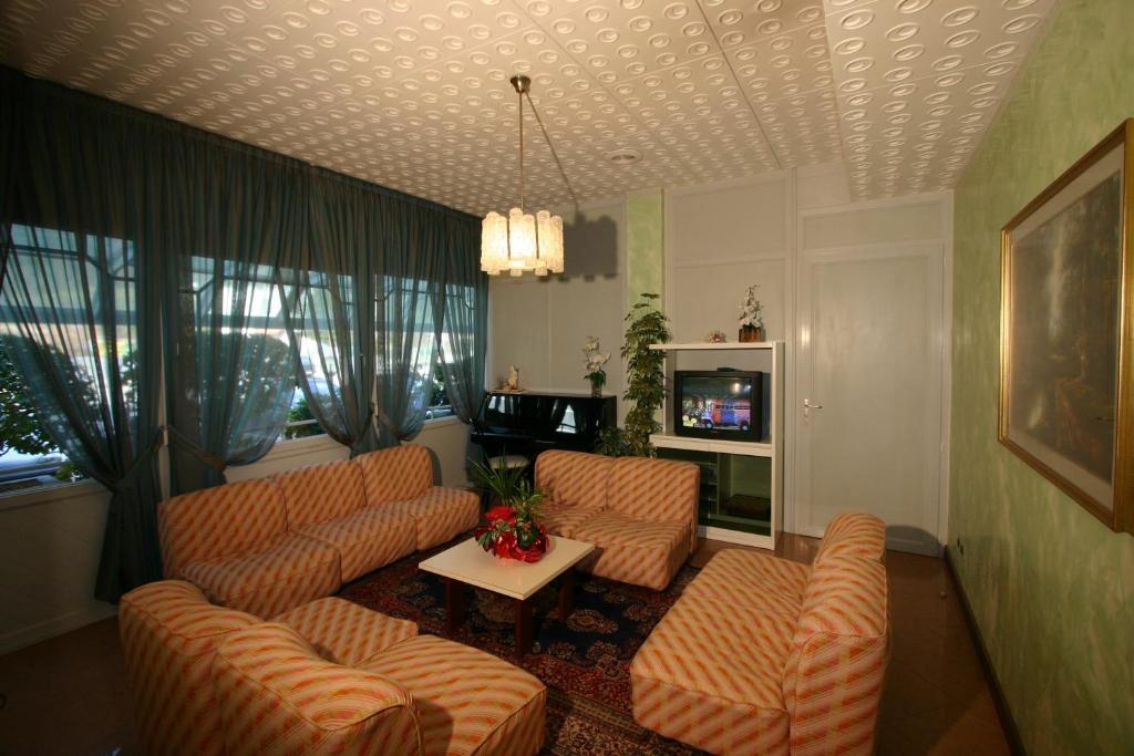 Hotel Castel Lodron Storo 外观 照片