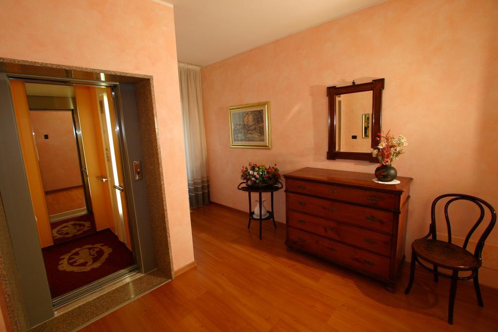 Hotel Castel Lodron Storo 外观 照片